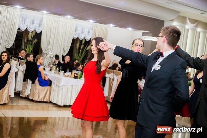 Zdjęcie w galerii na portalu naszraciborz.pl: Maturzyści z Mechanika zamykają w Bravo w Tworkowie sezon studniówkowy FOTO i WIDEO wiadomości z regionu