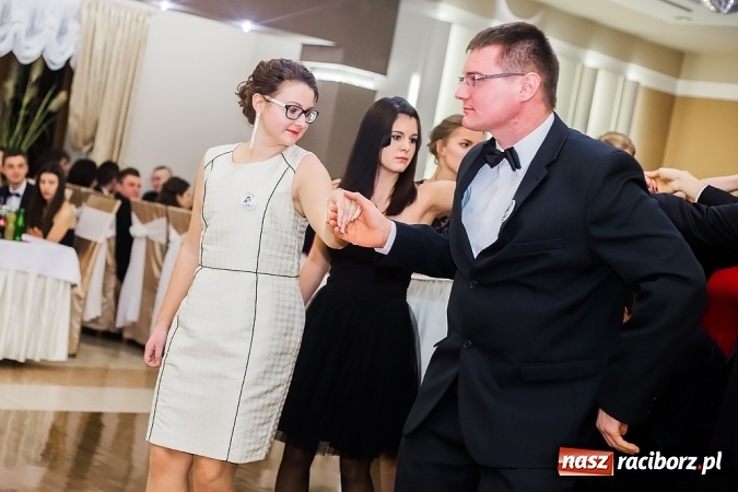 Zdjęcie w galerii na portalu naszraciborz.pl: Maturzyści z Mechanika zamykają w Bravo w Tworkowie sezon studniówkowy FOTO i WIDEO wiadomości z regionu