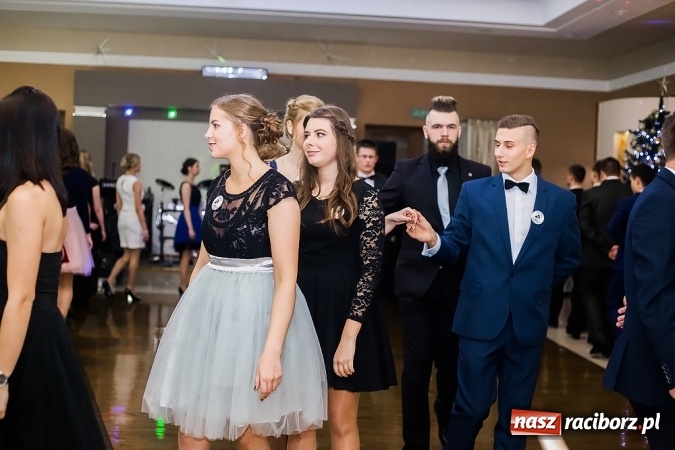 Zdjęcie w galerii na portalu naszraciborz.pl: Maturzyści z Mechanika zamykają w Bravo w Tworkowie sezon studniówkowy FOTO i WIDEO wiadomości z regionu