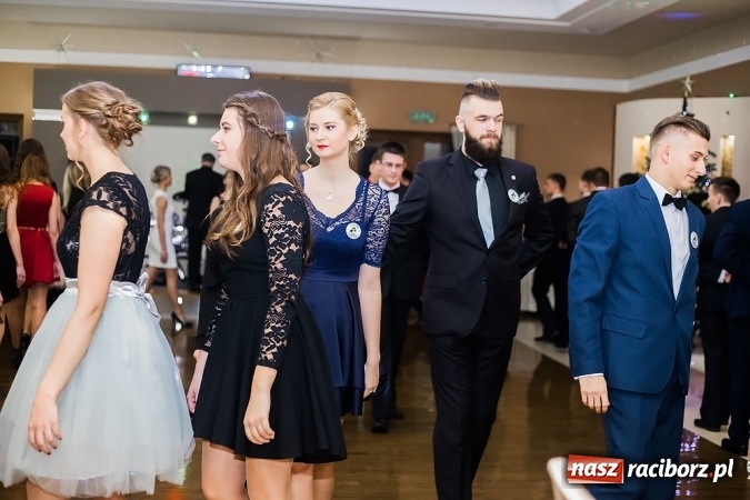 Zdjęcie w galerii na portalu naszraciborz.pl: Maturzyści z Mechanika zamykają w Bravo w Tworkowie sezon studniówkowy FOTO i WIDEO wiadomości z regionu