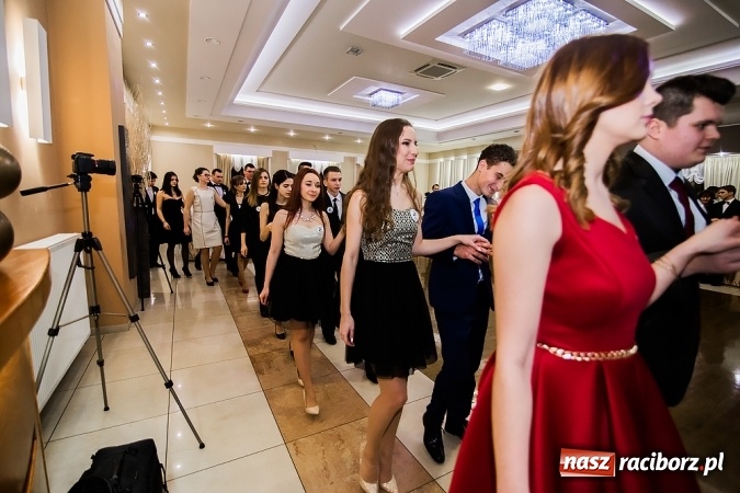 Zdjęcie w galerii na portalu naszraciborz.pl: Maturzyści z Mechanika zamykają w Bravo w Tworkowie sezon studniówkowy FOTO i WIDEO wiadomości z regionu