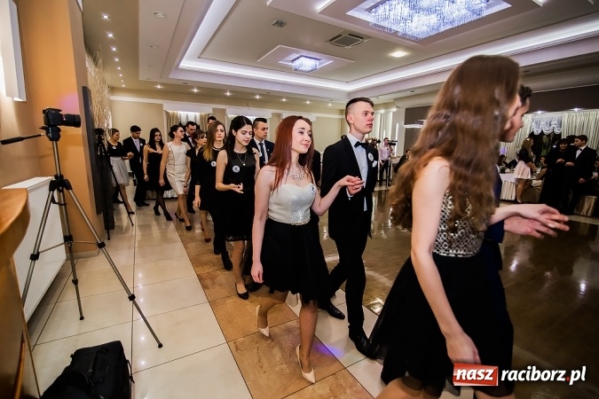 Zdjęcie w galerii na portalu naszraciborz.pl: Maturzyści z Mechanika zamykają w Bravo w Tworkowie sezon studniówkowy FOTO i WIDEO wiadomości z regionu