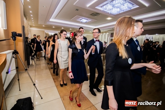 Zdjęcie w galerii na portalu naszraciborz.pl: Maturzyści z Mechanika zamykają w Bravo w Tworkowie sezon studniówkowy FOTO i WIDEO wiadomości z regionu