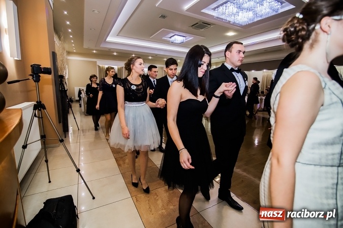 Zdjęcie w galerii na portalu naszraciborz.pl: Maturzyści z Mechanika zamykają w Bravo w Tworkowie sezon studniówkowy FOTO i WIDEO wiadomości z regionu