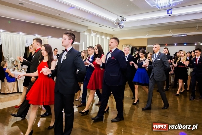 Zdjęcie w galerii na portalu naszraciborz.pl: Maturzyści z Mechanika zamykają w Bravo w Tworkowie sezon studniówkowy FOTO i WIDEO wiadomości z regionu