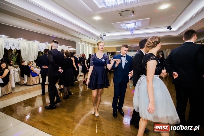 Zdjęcie w galerii na portalu naszraciborz.pl: Maturzyści z Mechanika zamykają w Bravo w Tworkowie sezon studniówkowy FOTO i WIDEO wiadomości z regionu