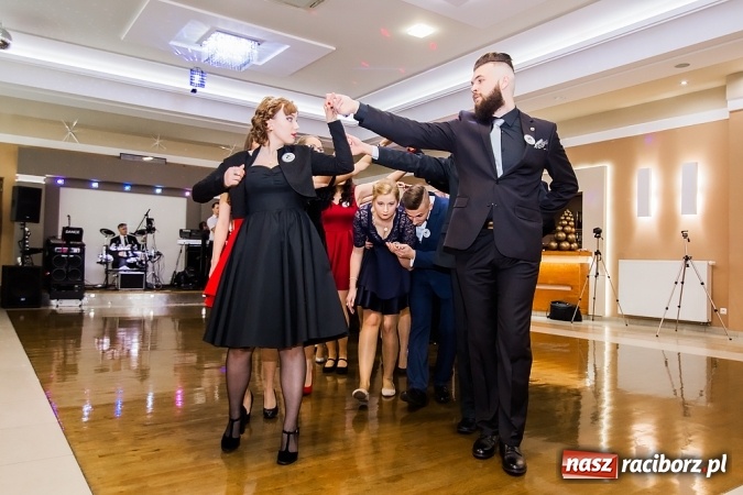 Zdjęcie w galerii na portalu naszraciborz.pl: Maturzyści z Mechanika zamykają w Bravo w Tworkowie sezon studniówkowy FOTO i WIDEO wiadomości z regionu