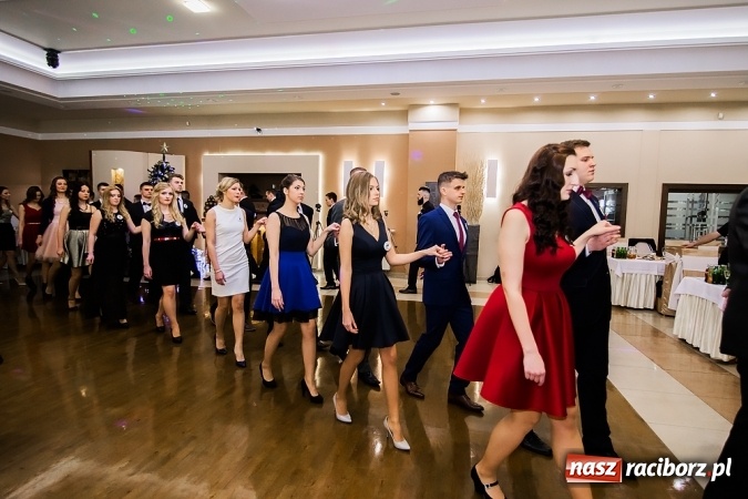 Zdjęcie w galerii na portalu naszraciborz.pl: Maturzyści z Mechanika zamykają w Bravo w Tworkowie sezon studniówkowy FOTO i WIDEO wiadomości z regionu