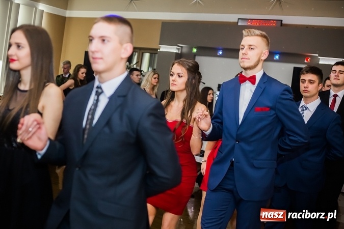 Zdjęcie w galerii na portalu naszraciborz.pl: Maturzyści z Mechanika zamykają w Bravo w Tworkowie sezon studniówkowy FOTO i WIDEO wiadomości z regionu