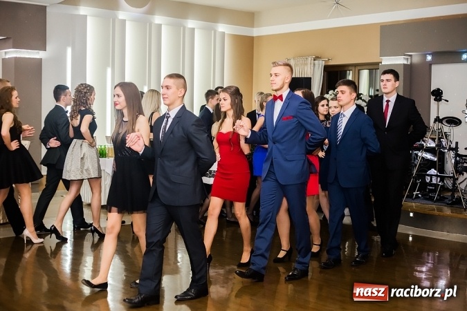 Zdjęcie w galerii na portalu naszraciborz.pl: Maturzyści z Mechanika zamykają w Bravo w Tworkowie sezon studniówkowy FOTO i WIDEO wiadomości z regionu