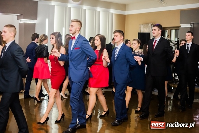 Zdjęcie w galerii na portalu naszraciborz.pl: Maturzyści z Mechanika zamykają w Bravo w Tworkowie sezon studniówkowy FOTO i WIDEO wiadomości z regionu