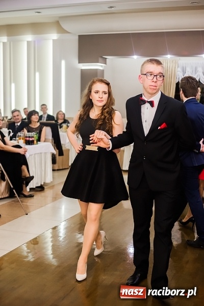 Zdjęcie w galerii na portalu naszraciborz.pl: Maturzyści z Mechanika zamykają w Bravo w Tworkowie sezon studniówkowy FOTO i WIDEO wiadomości z regionu