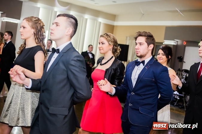 Zdjęcie w galerii na portalu naszraciborz.pl: Maturzyści z Mechanika zamykają w Bravo w Tworkowie sezon studniówkowy FOTO i WIDEO wiadomości z regionu