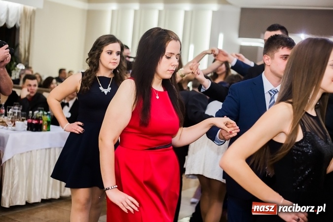 Zdjęcie w galerii na portalu naszraciborz.pl: Maturzyści z Mechanika zamykają w Bravo w Tworkowie sezon studniówkowy FOTO i WIDEO wiadomości z regionu