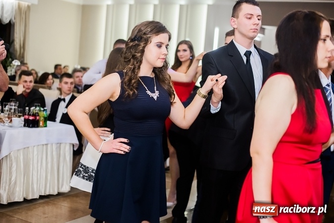 Zdjęcie w galerii na portalu naszraciborz.pl: Maturzyści z Mechanika zamykają w Bravo w Tworkowie sezon studniówkowy FOTO i WIDEO wiadomości z regionu