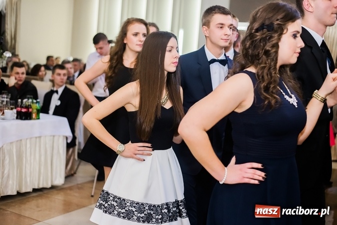 Zdjęcie w galerii na portalu naszraciborz.pl: Maturzyści z Mechanika zamykają w Bravo w Tworkowie sezon studniówkowy FOTO i WIDEO wiadomości z regionu