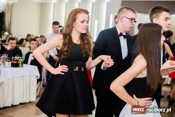 Zdjęcie w galerii na portalu naszraciborz.pl: Maturzyści z Mechanika zamykają w Bravo w Tworkowie sezon studniówkowy FOTO i WIDEO wiadomości z regionu