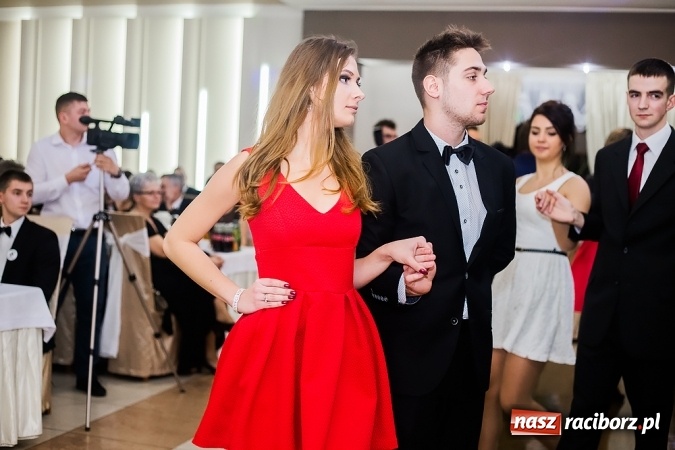 Zdjęcie w galerii na portalu naszraciborz.pl: Maturzyści z Mechanika zamykają w Bravo w Tworkowie sezon studniówkowy FOTO i WIDEO wiadomości z regionu