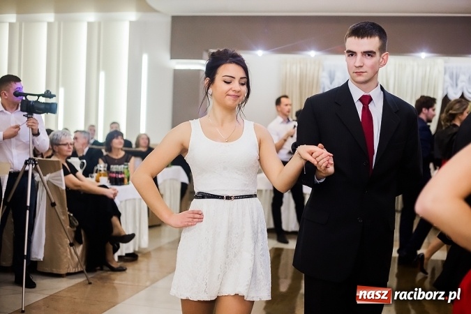 Zdjęcie w galerii na portalu naszraciborz.pl: Maturzyści z Mechanika zamykają w Bravo w Tworkowie sezon studniówkowy FOTO i WIDEO wiadomości z regionu