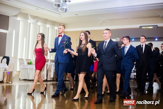 Zdjęcie w galerii na portalu naszraciborz.pl: Maturzyści z Mechanika zamykają w Bravo w Tworkowie sezon studniówkowy FOTO i WIDEO wiadomości z regionu