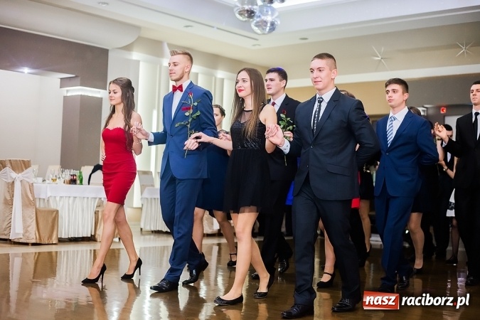 Zdjęcie w galerii na portalu naszraciborz.pl: Maturzyści z Mechanika zamykają w Bravo w Tworkowie sezon studniówkowy FOTO i WIDEO wiadomości z regionu