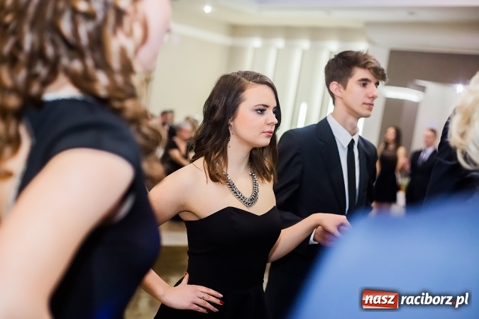 Zdjęcie w galerii na portalu naszraciborz.pl: Maturzyści z Mechanika zamykają w Bravo w Tworkowie sezon studniówkowy FOTO i WIDEO wiadomości z regionu