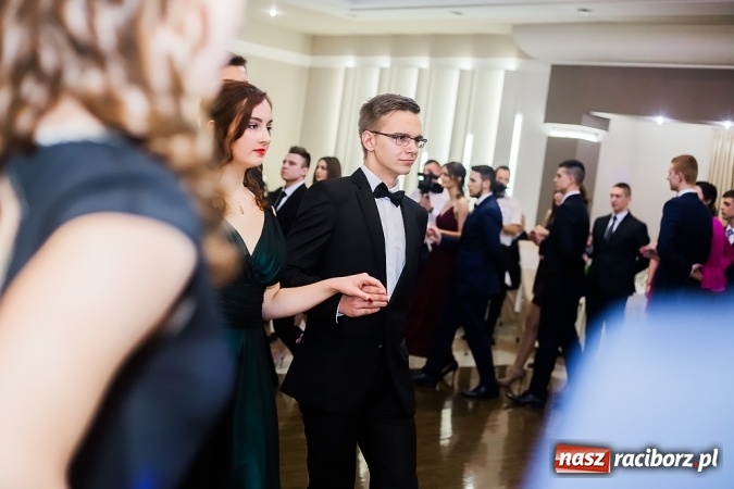 Zdjęcie w galerii na portalu naszraciborz.pl: Maturzyści z Mechanika zamykają w Bravo w Tworkowie sezon studniówkowy FOTO i WIDEO wiadomości z regionu