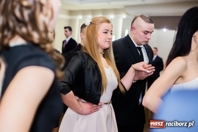 Zdjęcie w galerii na portalu naszraciborz.pl: Maturzyści z Mechanika zamykają w Bravo w Tworkowie sezon studniówkowy FOTO i WIDEO wiadomości z regionu