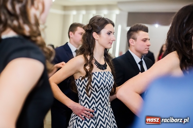 Zdjęcie w galerii na portalu naszraciborz.pl: Maturzyści z Mechanika zamykają w Bravo w Tworkowie sezon studniówkowy FOTO i WIDEO wiadomości z regionu