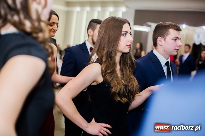 Zdjęcie w galerii na portalu naszraciborz.pl: Maturzyści z Mechanika zamykają w Bravo w Tworkowie sezon studniówkowy FOTO i WIDEO wiadomości z regionu