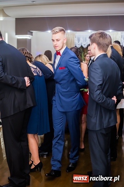 Zdjęcie w galerii na portalu naszraciborz.pl: Maturzyści z Mechanika zamykają w Bravo w Tworkowie sezon studniówkowy FOTO i WIDEO wiadomości z regionu