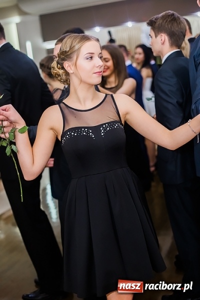 Zdjęcie w galerii na portalu naszraciborz.pl: Maturzyści z Mechanika zamykają w Bravo w Tworkowie sezon studniówkowy FOTO i WIDEO wiadomości z regionu