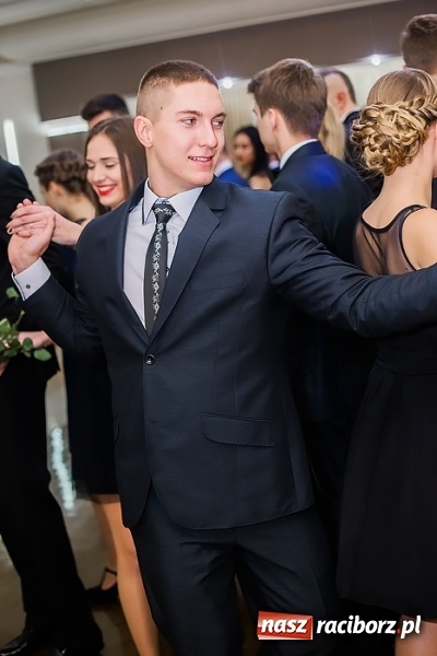 Zdjęcie w galerii na portalu naszraciborz.pl: Maturzyści z Mechanika zamykają w Bravo w Tworkowie sezon studniówkowy FOTO i WIDEO wiadomości z regionu