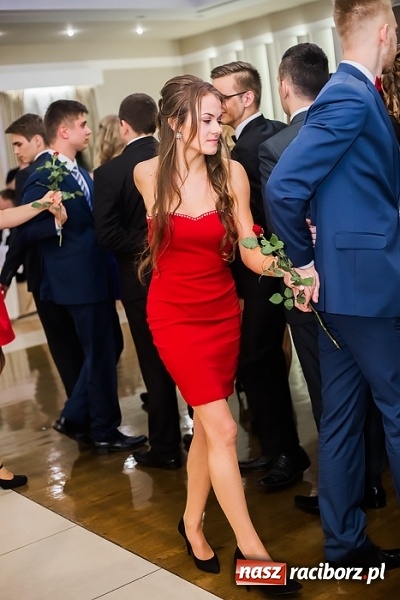 Zdjęcie w galerii na portalu naszraciborz.pl: Maturzyści z Mechanika zamykają w Bravo w Tworkowie sezon studniówkowy FOTO i WIDEO wiadomości z regionu