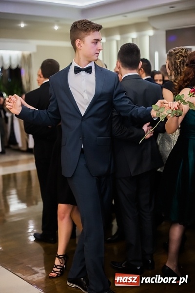 Zdjęcie w galerii na portalu naszraciborz.pl: Maturzyści z Mechanika zamykają w Bravo w Tworkowie sezon studniówkowy FOTO i WIDEO wiadomości z regionu