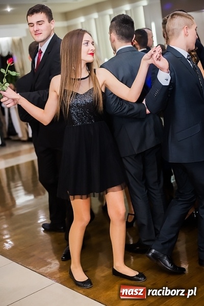 Zdjęcie w galerii na portalu naszraciborz.pl: Maturzyści z Mechanika zamykają w Bravo w Tworkowie sezon studniówkowy FOTO i WIDEO wiadomości z regionu