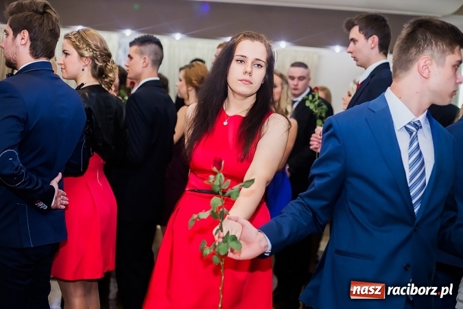 Zdjęcie w galerii na portalu naszraciborz.pl: Maturzyści z Mechanika zamykają w Bravo w Tworkowie sezon studniówkowy FOTO i WIDEO wiadomości z regionu