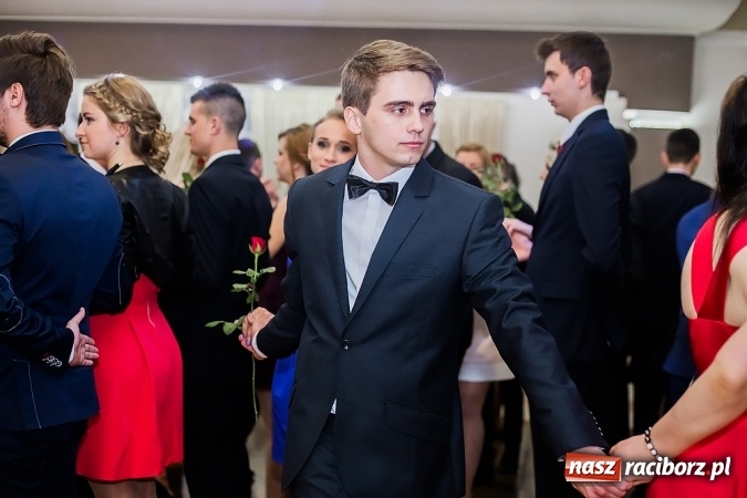 Zdjęcie w galerii na portalu naszraciborz.pl: Maturzyści z Mechanika zamykają w Bravo w Tworkowie sezon studniówkowy FOTO i WIDEO wiadomości z regionu