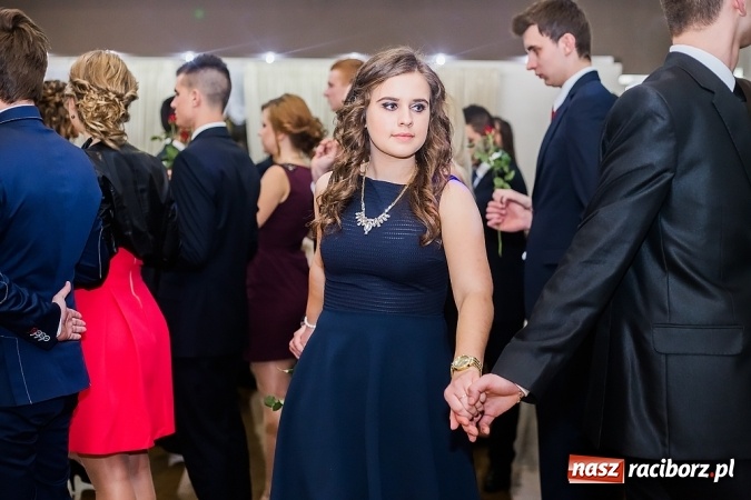 Zdjęcie w galerii na portalu naszraciborz.pl: Maturzyści z Mechanika zamykają w Bravo w Tworkowie sezon studniówkowy FOTO i WIDEO wiadomości z regionu