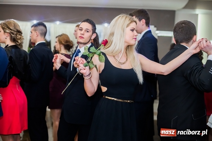 Zdjęcie w galerii na portalu naszraciborz.pl: Maturzyści z Mechanika zamykają w Bravo w Tworkowie sezon studniówkowy FOTO i WIDEO wiadomości z regionu