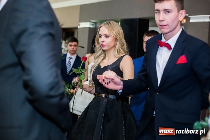 Zdjęcie w galerii na portalu naszraciborz.pl: Maturzyści z Mechanika zamykają w Bravo w Tworkowie sezon studniówkowy FOTO i WIDEO wiadomości z regionu