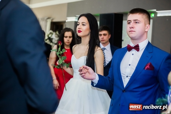 Zdjęcie w galerii na portalu naszraciborz.pl: Maturzyści z Mechanika zamykają w Bravo w Tworkowie sezon studniówkowy FOTO i WIDEO wiadomości z regionu