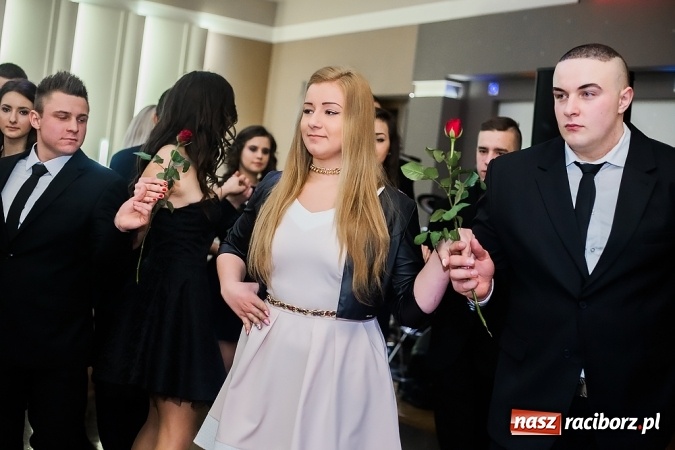 Zdjęcie w galerii na portalu naszraciborz.pl: Maturzyści z Mechanika zamykają w Bravo w Tworkowie sezon studniówkowy FOTO i WIDEO wiadomości z regionu