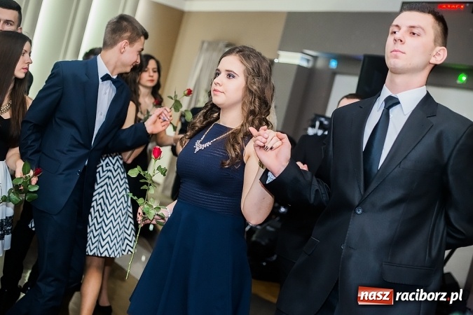 Zdjęcie w galerii na portalu naszraciborz.pl: Maturzyści z Mechanika zamykają w Bravo w Tworkowie sezon studniówkowy FOTO i WIDEO wiadomości z regionu