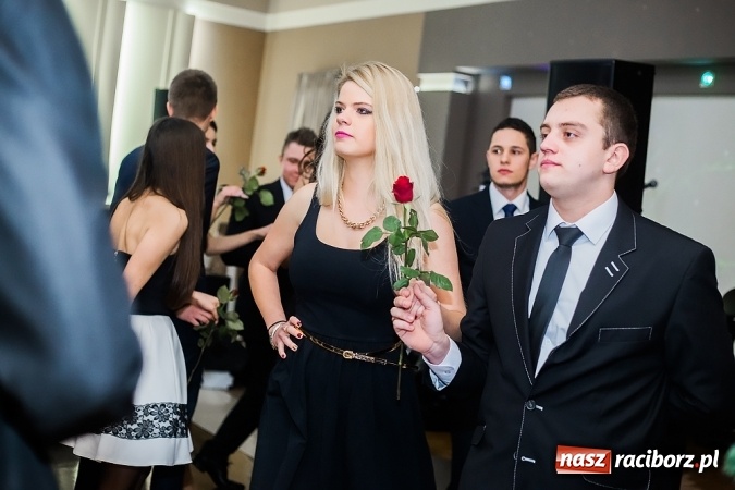 Zdjęcie w galerii na portalu naszraciborz.pl: Maturzyści z Mechanika zamykają w Bravo w Tworkowie sezon studniówkowy FOTO i WIDEO wiadomości z regionu