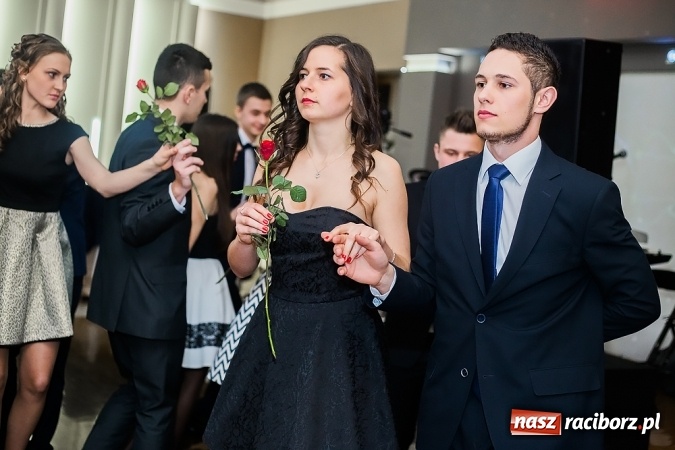 Zdjęcie w galerii na portalu naszraciborz.pl: Maturzyści z Mechanika zamykają w Bravo w Tworkowie sezon studniówkowy FOTO i WIDEO wiadomości z regionu