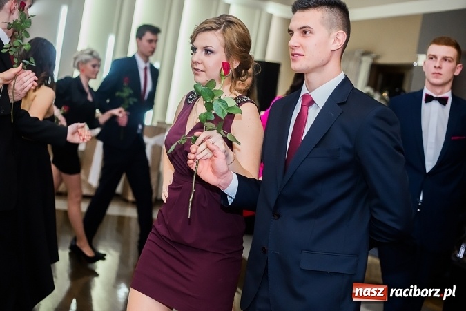 Zdjęcie w galerii na portalu naszraciborz.pl: Maturzyści z Mechanika zamykają w Bravo w Tworkowie sezon studniówkowy FOTO i WIDEO wiadomości z regionu