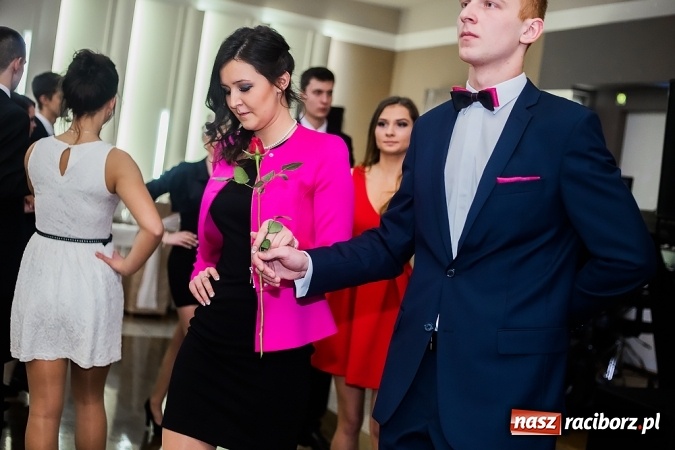 Zdjęcie w galerii na portalu naszraciborz.pl: Maturzyści z Mechanika zamykają w Bravo w Tworkowie sezon studniówkowy FOTO i WIDEO wiadomości z regionu