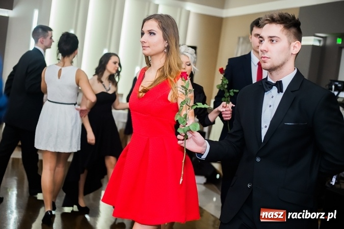 Zdjęcie w galerii na portalu naszraciborz.pl: Maturzyści z Mechanika zamykają w Bravo w Tworkowie sezon studniówkowy FOTO i WIDEO wiadomości z regionu