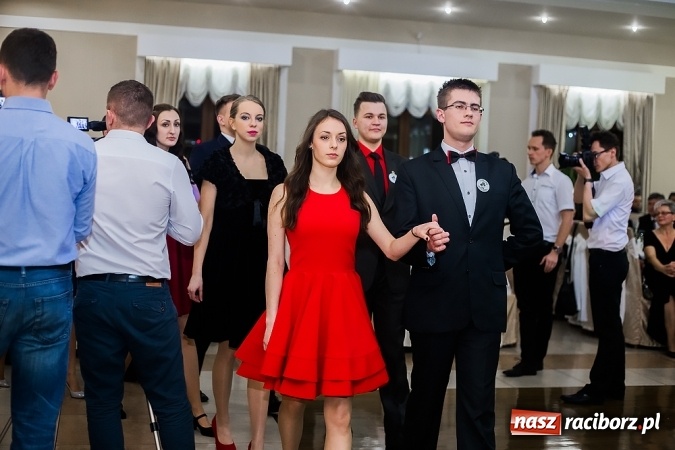 Zdjęcie w galerii na portalu naszraciborz.pl: Maturzyści z Mechanika zamykają w Bravo w Tworkowie sezon studniówkowy FOTO i WIDEO wiadomości z regionu